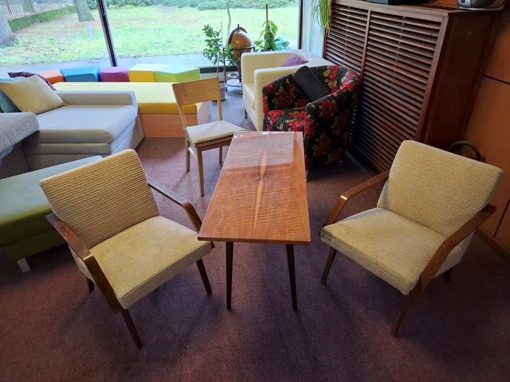 Predam Halabala kreslá a stolík, - 3