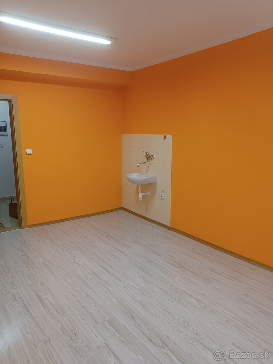 Kancelársky - obchodný priestor v centre Bardejova - 3