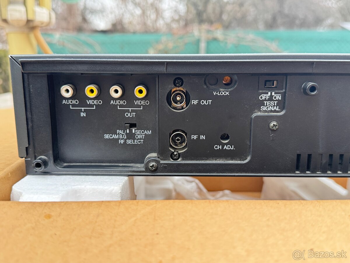 Retro VHS video prehrávač - 3