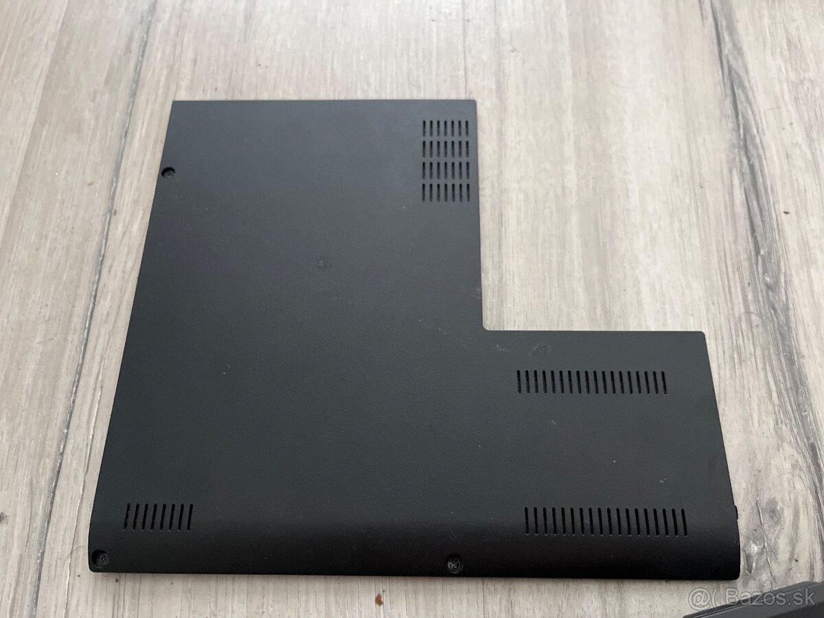 Predám spodný kryt Lenovo E-550 - 3