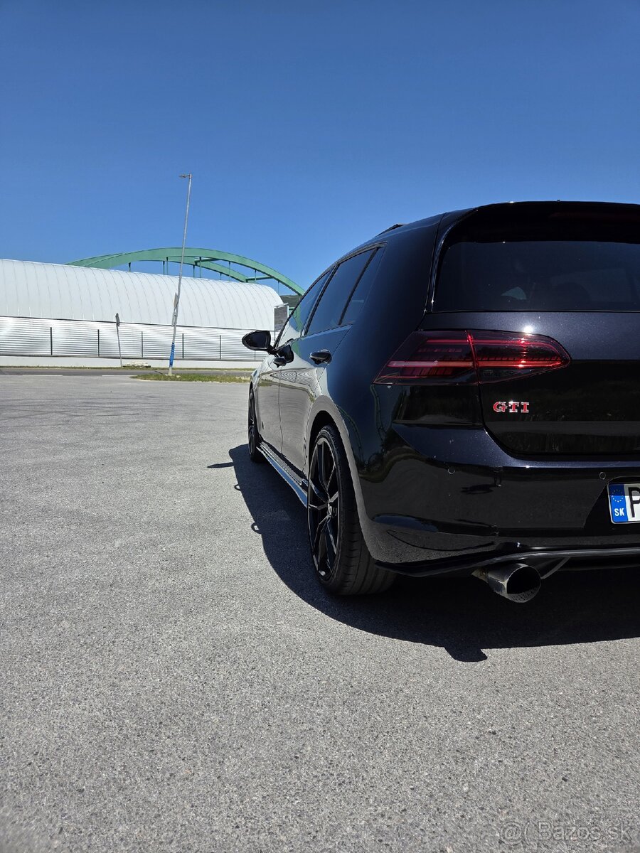 Golf 7 GTI Performance 2.0 TSI DSG - 3