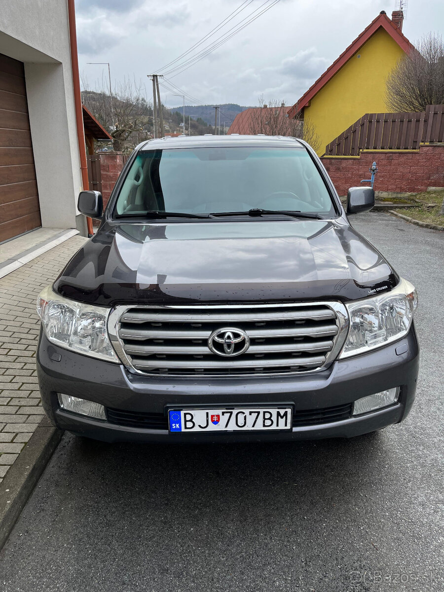 TOYOTA LAND CRUISER 200