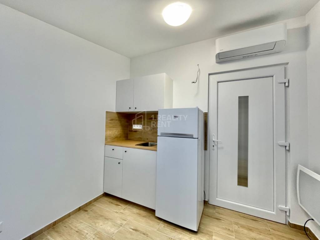 Na prenájom garsónka v absolútnom centre Žiliny - 3