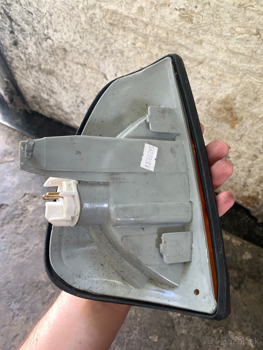 Mercedes W123 Ľ smerovka - 3