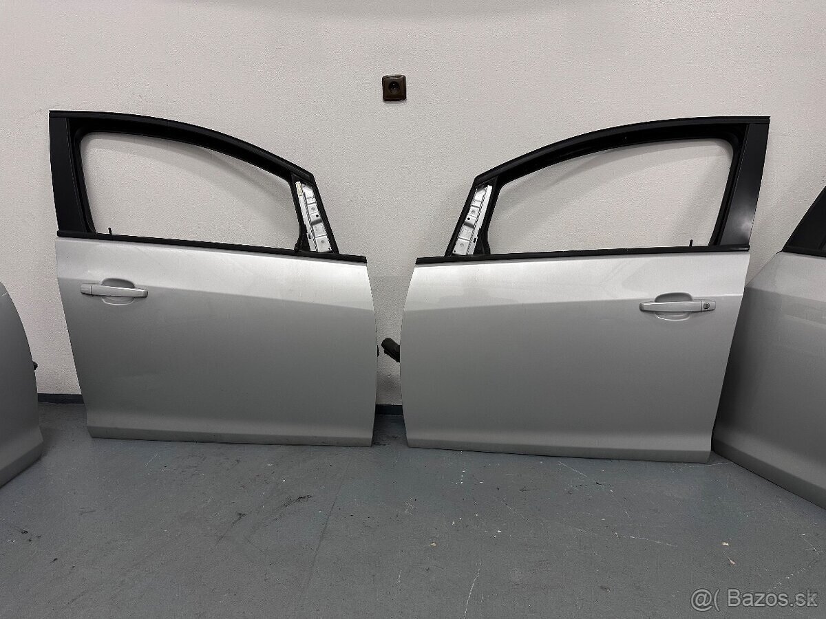 Opel Astra J kombi boční dveře - 3