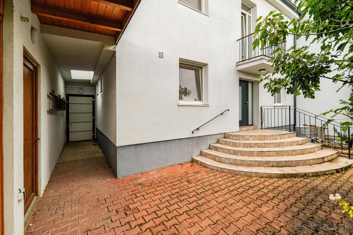 Priestranný rodinný dom v Rusovciach - 3