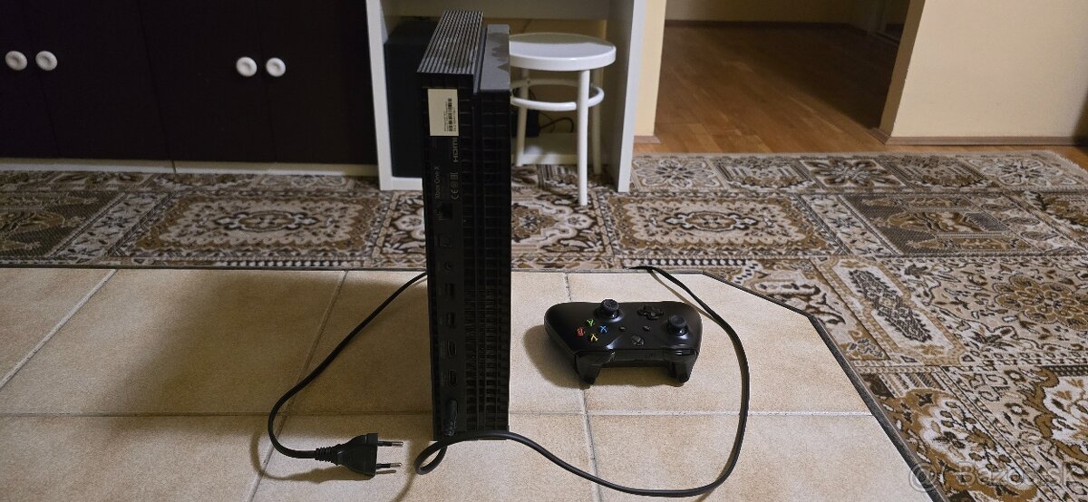 Predám Xbox One X 1TB - 3