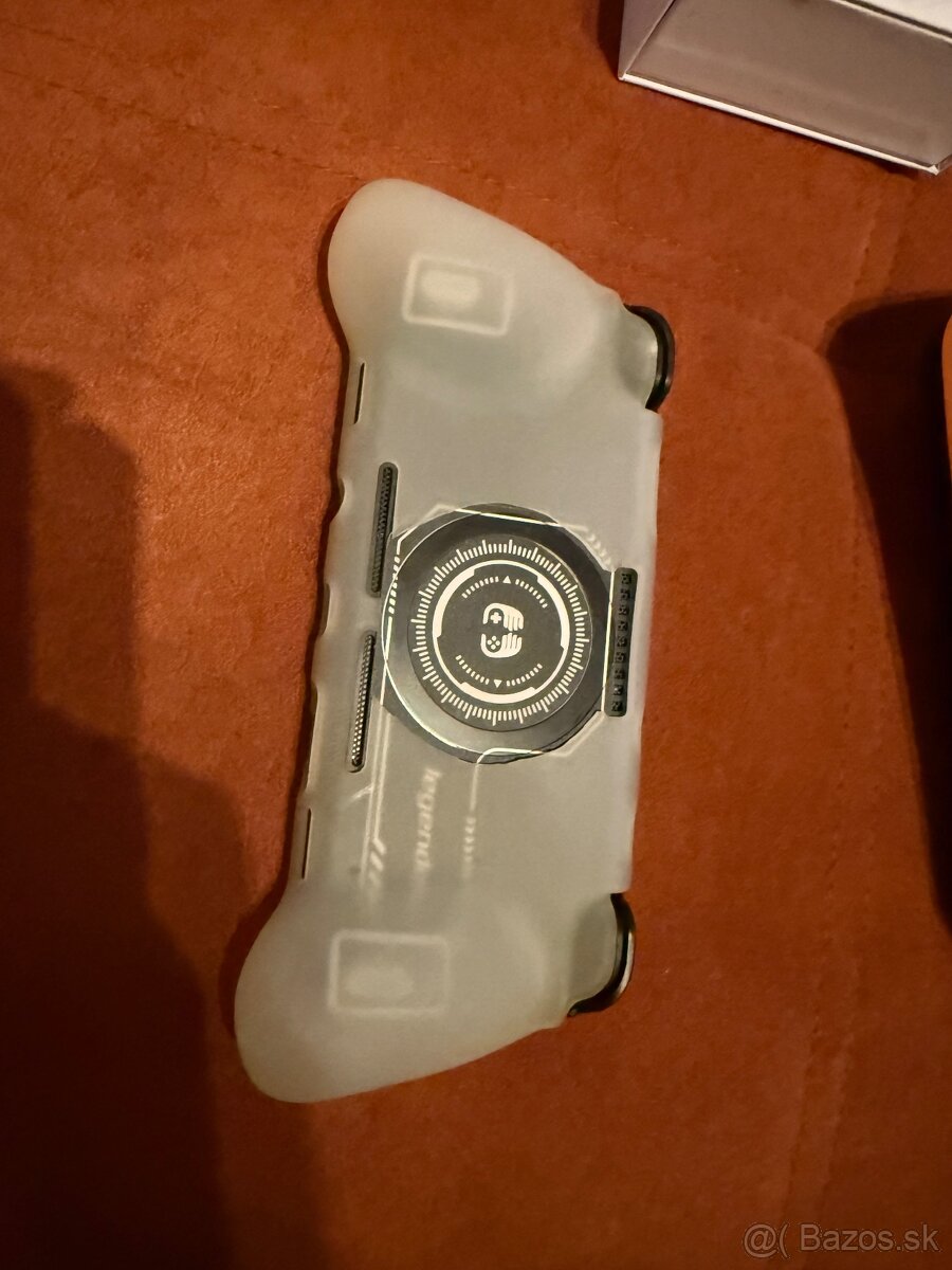 Retroid Pocket 3+ s bohatým príslušenstvom - 3