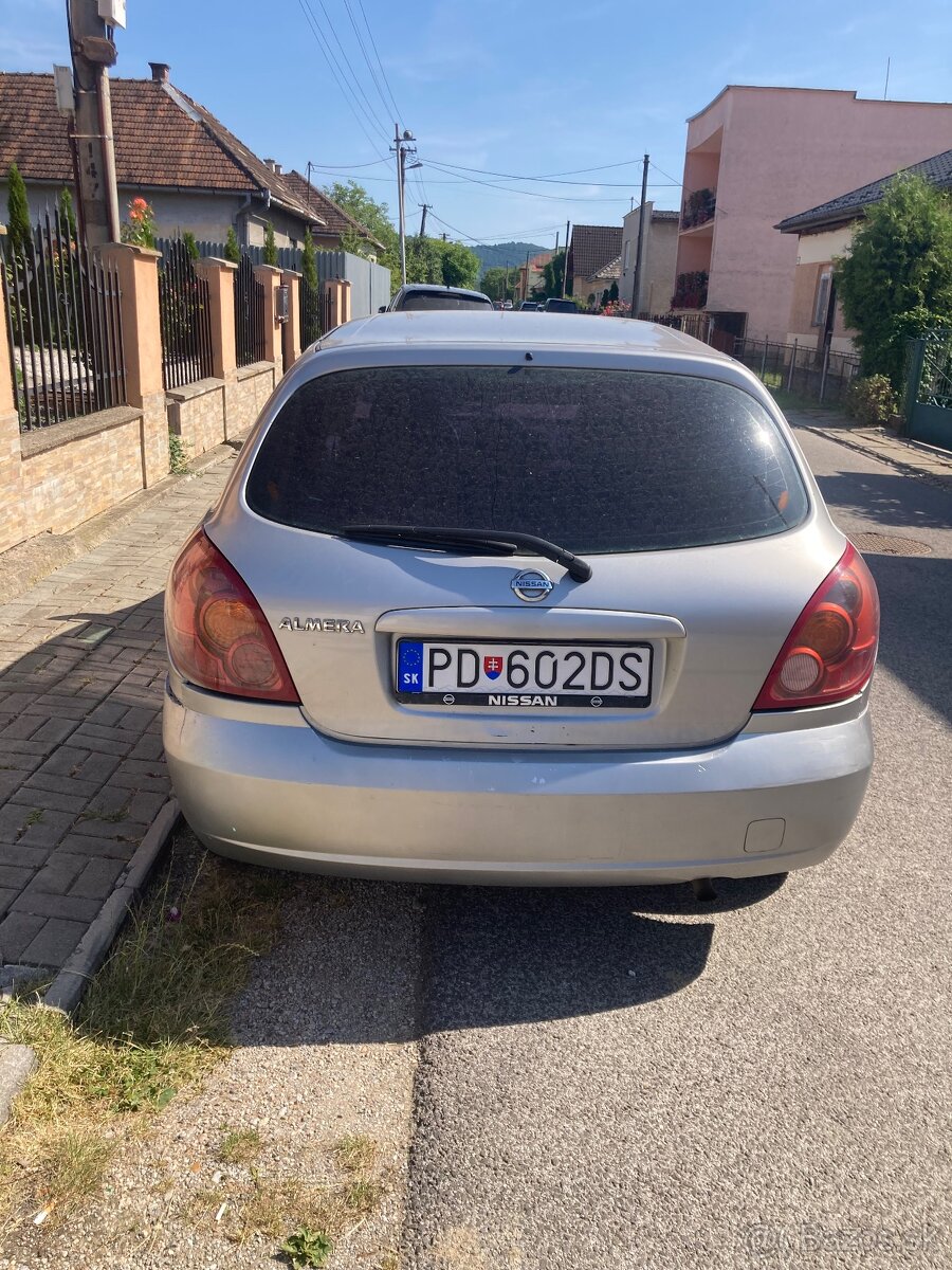 Nissan Almera 1.5i - 3