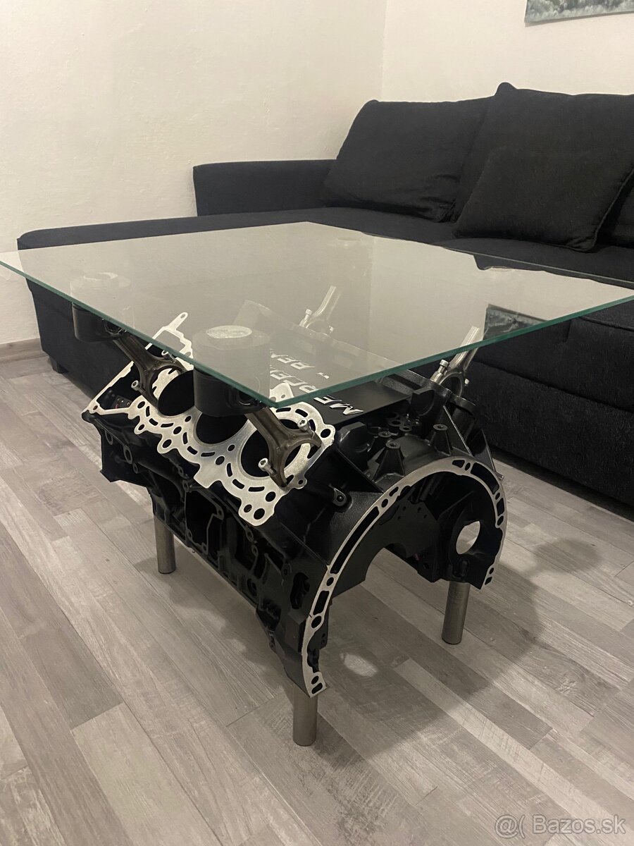 Stôl z motora Mercedes-Benz V6 - 3