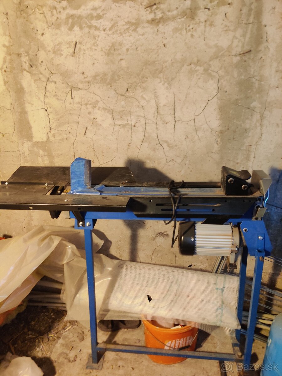 ŠTIEPAČKA NA DREVO AKO NOVÁ - 3