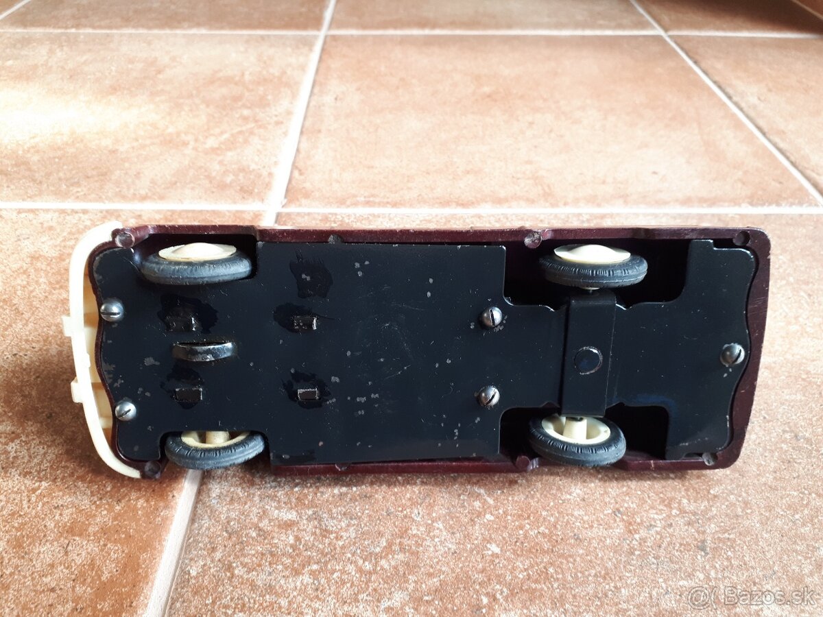 Stara hracka - Stare auto : Hasicske auto od IGRA - 3