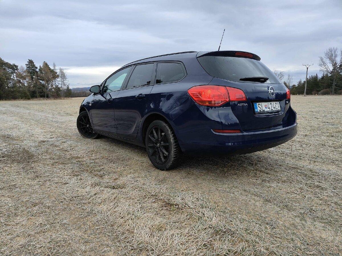 Opel Astra J 1.7 CDTI 81kw ročník 2012 - 3