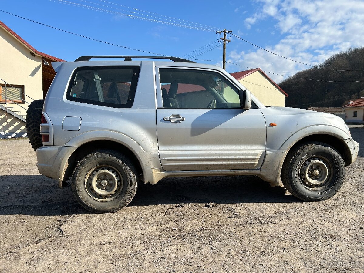 Mitsubishi Pajero - 3
