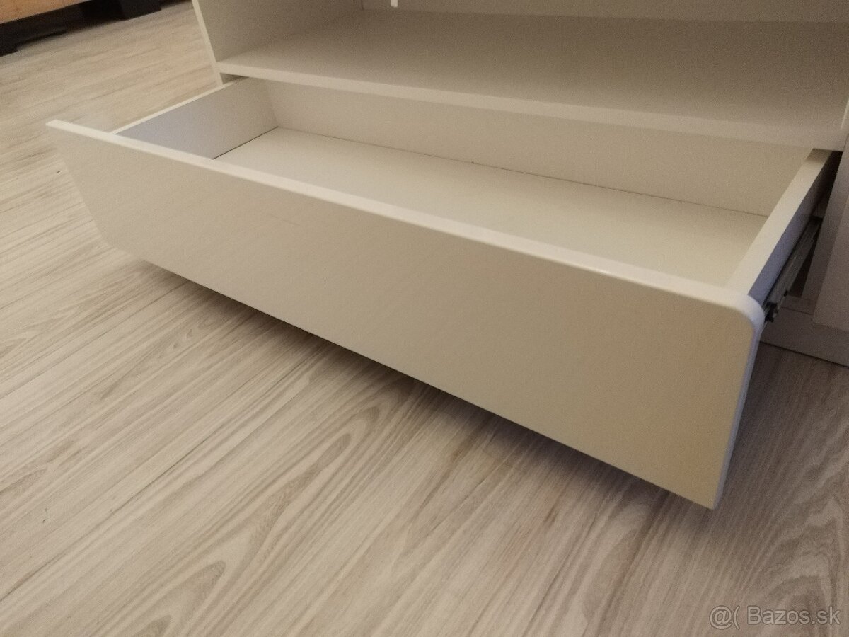 Skrinka pod TV - 3