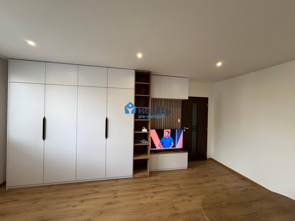 Prenájom 2-izb.byt, nová rekonštrukcia, nové zariadenie, SN - 3