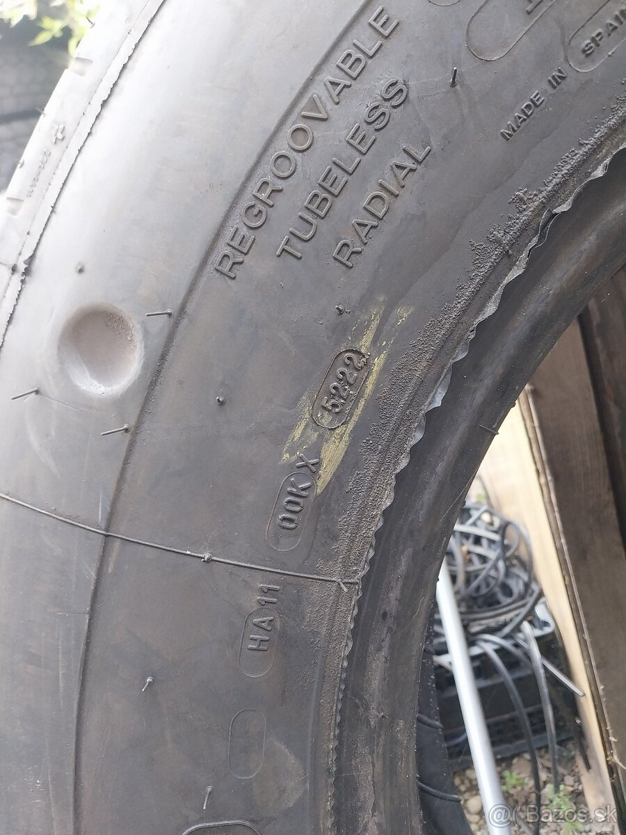 Nákladné pneumatiky 275/70 r22,5 - 3