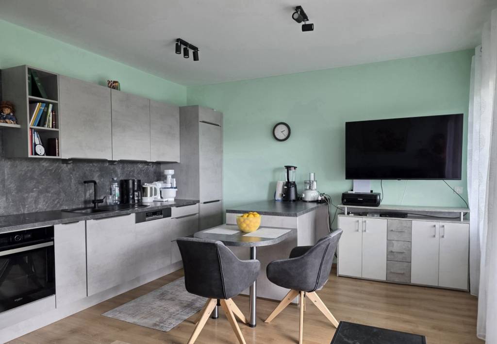 CHORVÁTSKO - 3 izbový apartmán v novostavbe 140 m od mora- V - 3