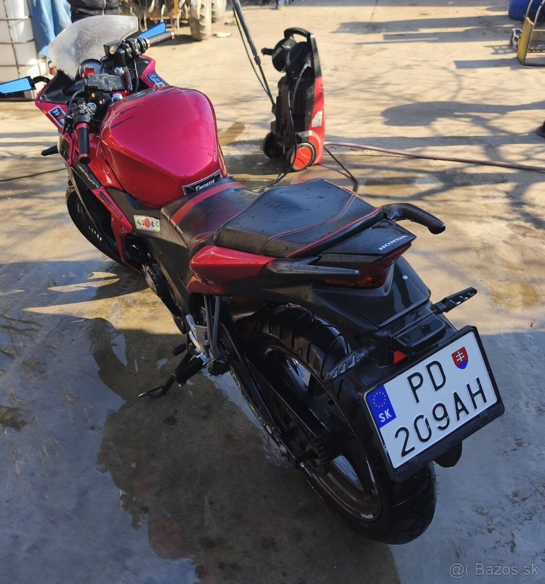 Predám Honda CBR 125 - 3