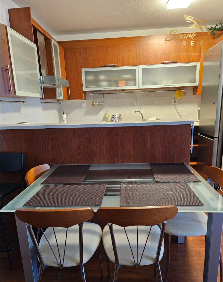 Zariadený 3 izbový byt s PARKOVANÍM v cene - 3