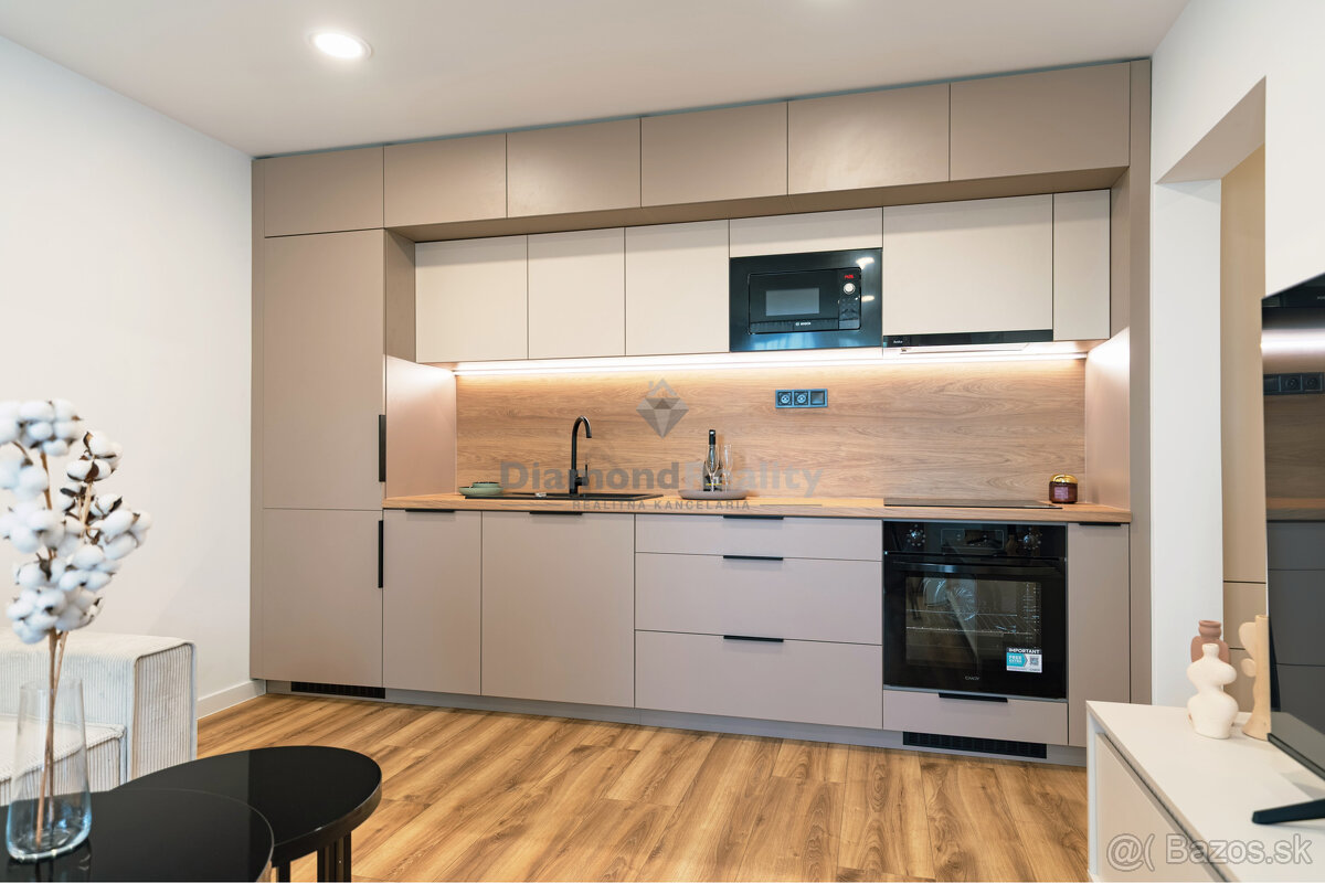 PRENAJATÝ - Na prenájom menší 2 izbový byt na ulici Palkovič - 3