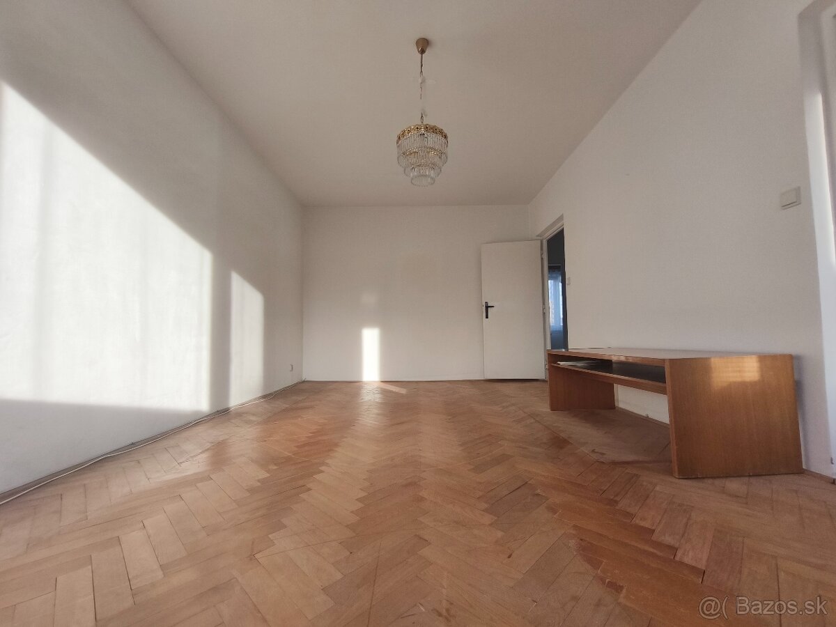 PREDAJ 3,5- izbový byt v centre mesta - 3