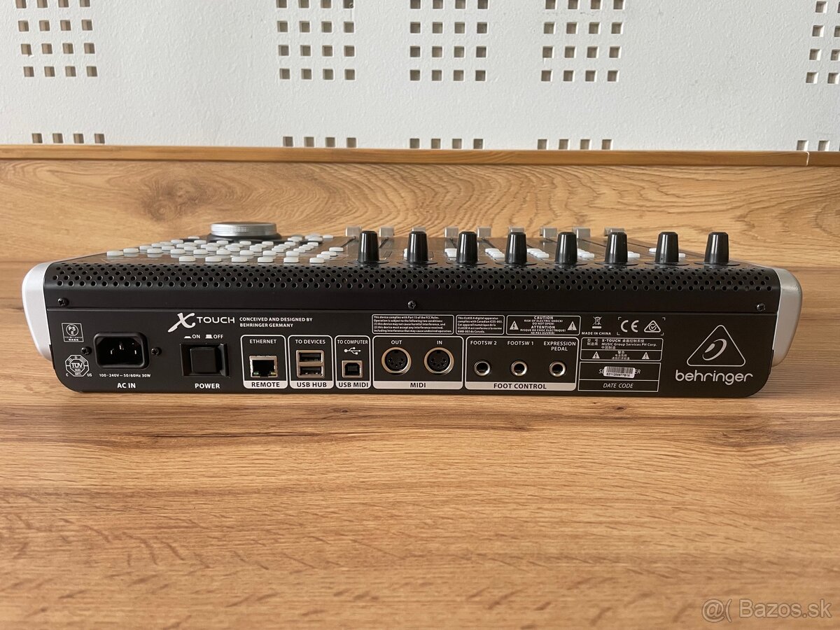 Behringer X-Touch - kontrolér - 3