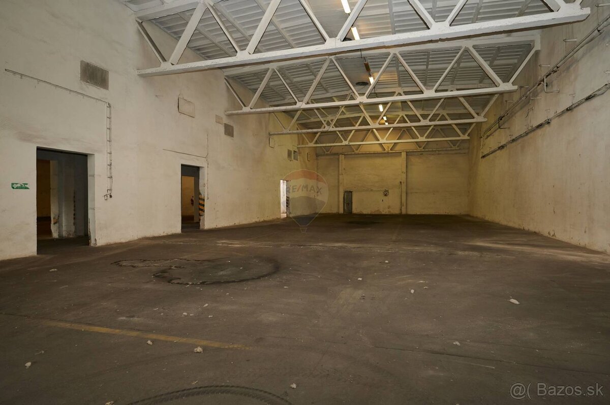RE/MAX ponúka na prenájom skladové priestory v Trnave s výb - 3