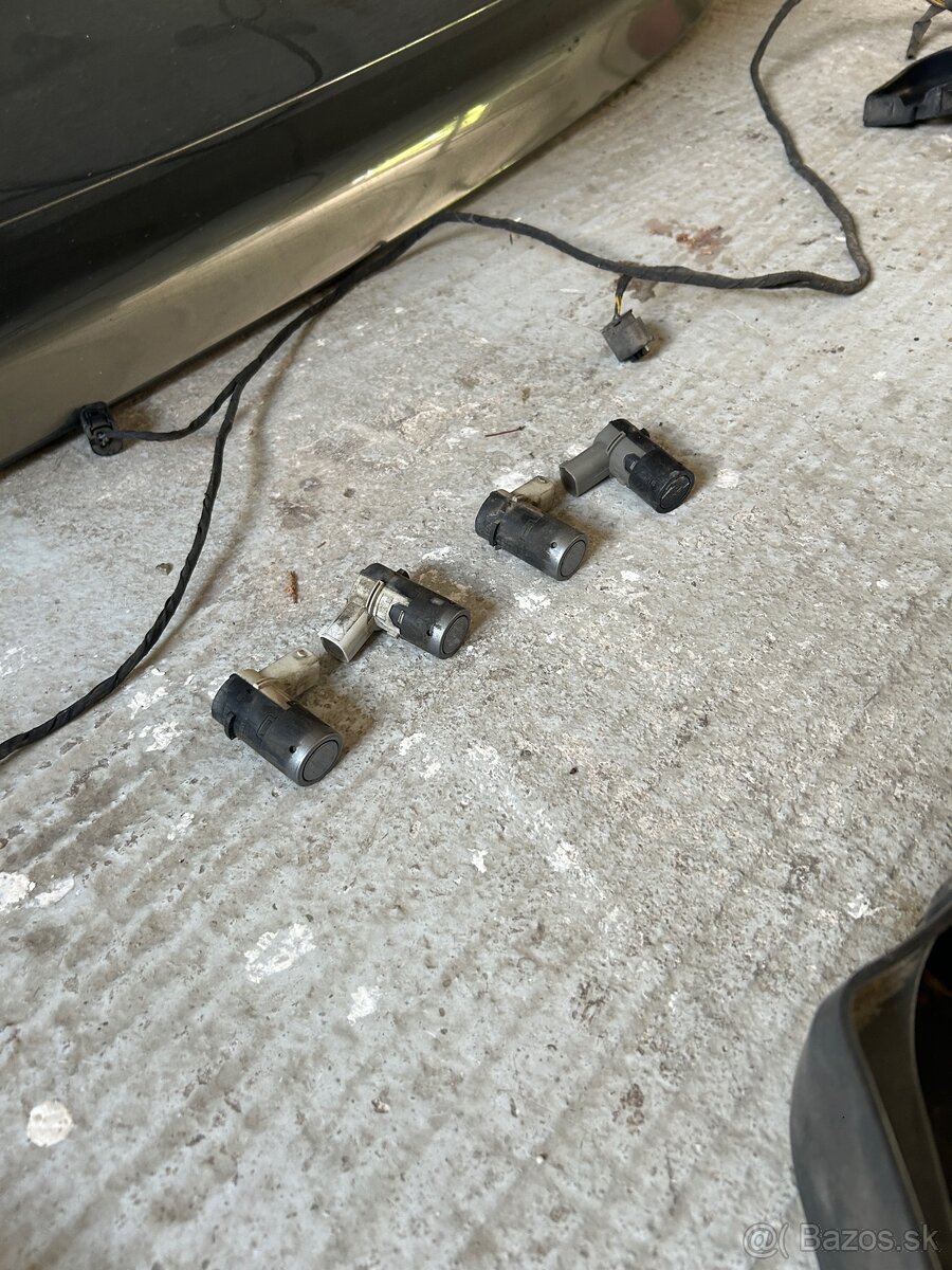 BMW E61 zadný nárazník komplet, prahy, podprahové lišty - 3