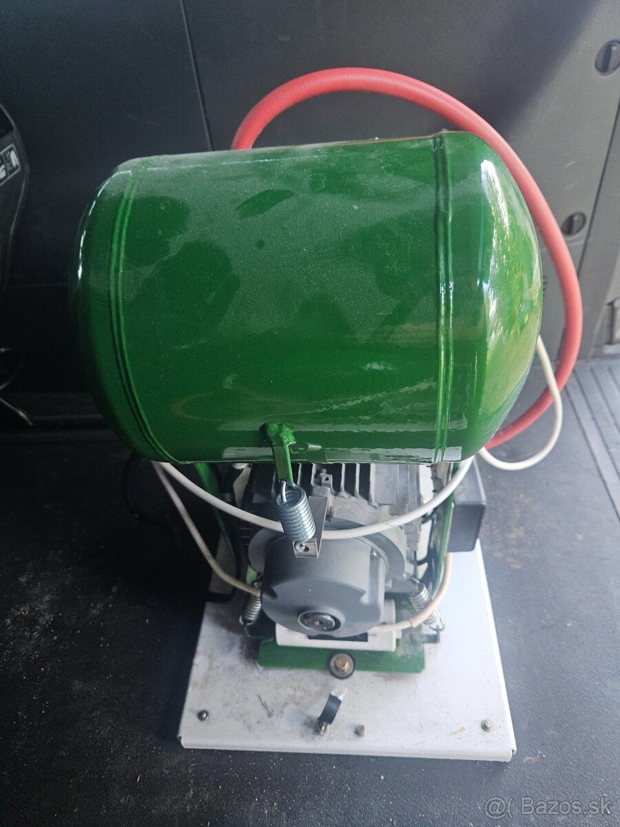 Predám bezolejový kompresor Ekom DK 50 10s - 3