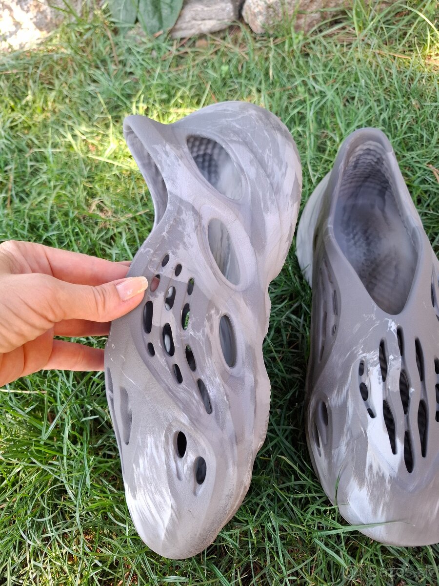 Adidas Yeezy Foam Runner 42 - 3