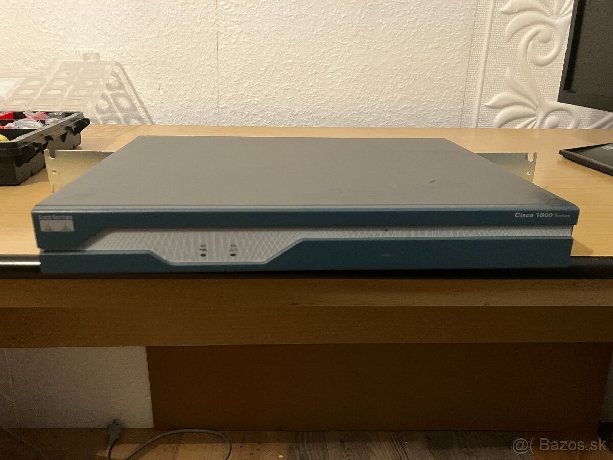Router Cisco 1841 - 3