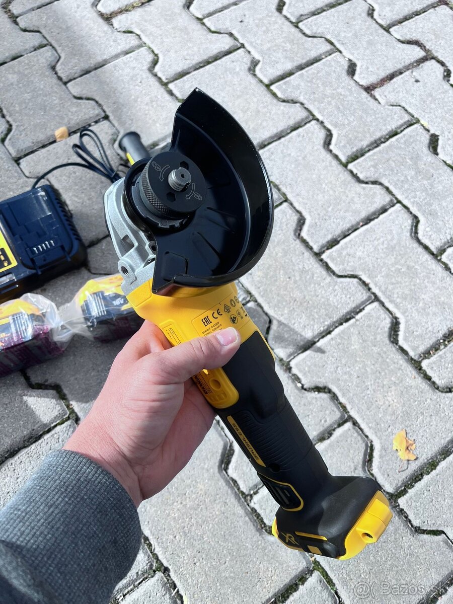 Predám novú Dewalt DCG405P2 - 3