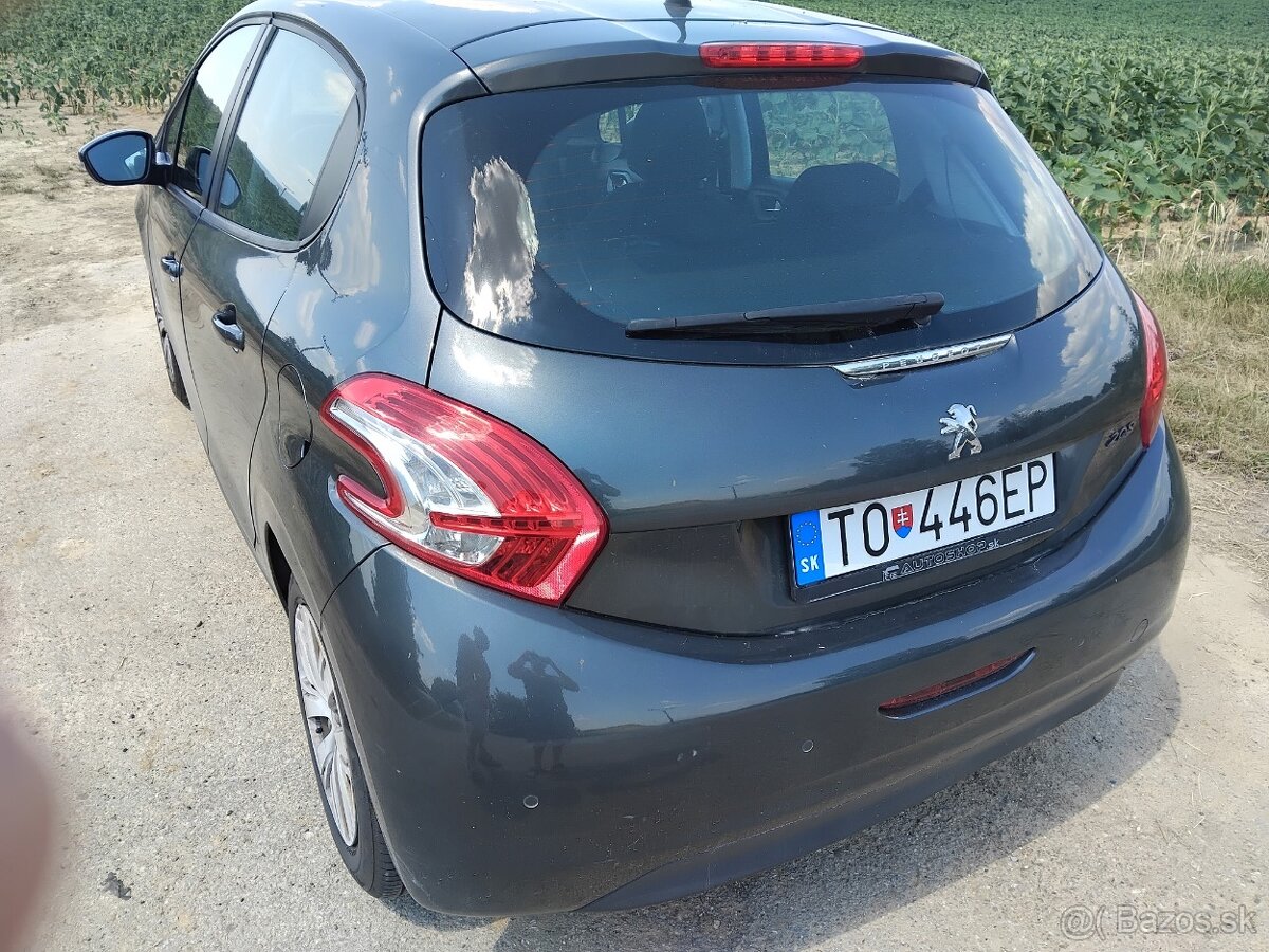 Predám Peugeot 208 1.2 - 3