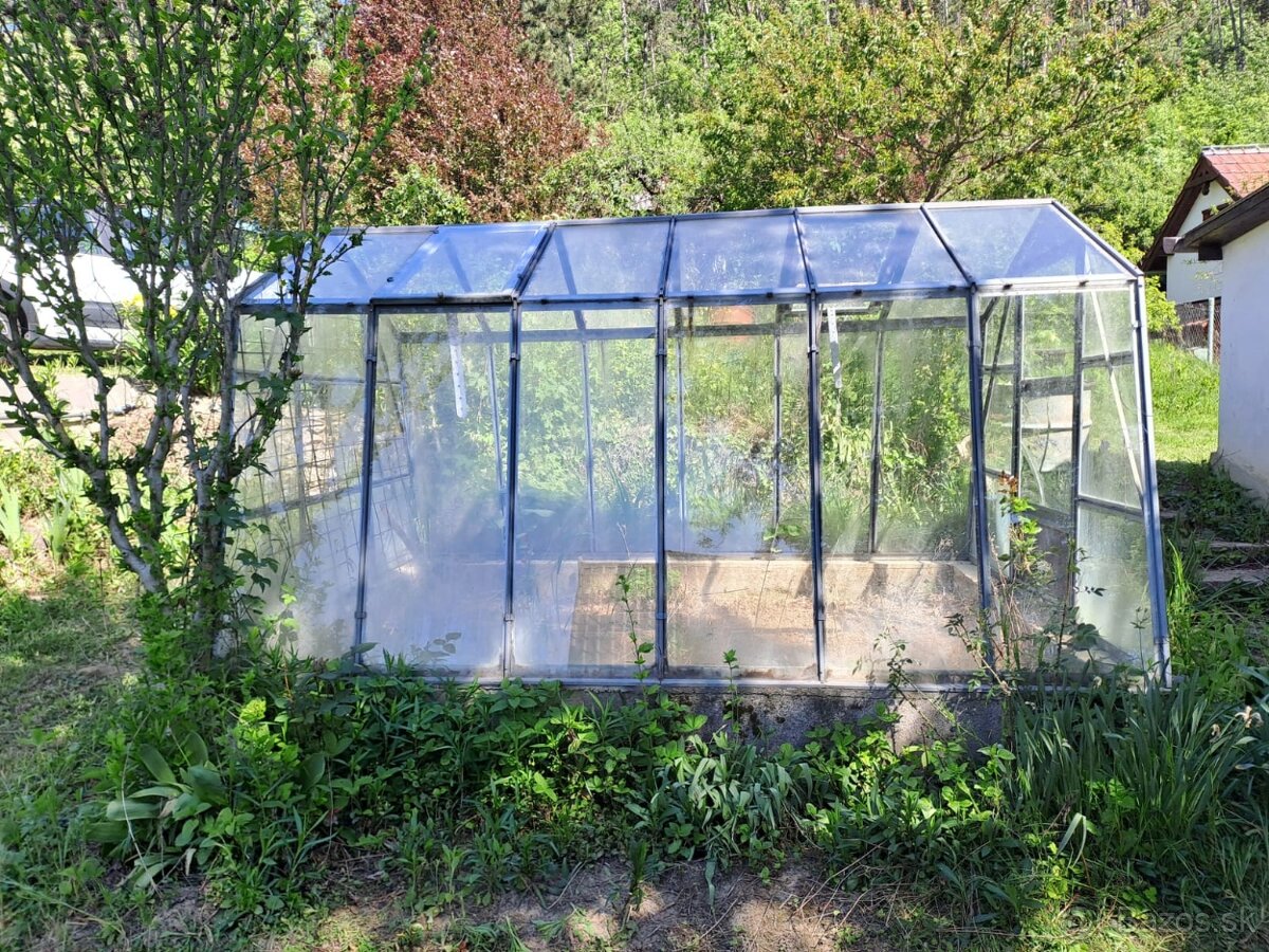 ZÁHRADA S CHATKOU A PIVNICOU pri Piešťanoch - 3