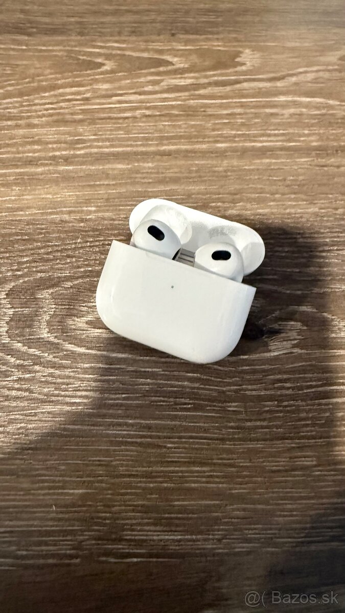 Apple AirPods 3. generácia (Lightning) – používané - 3