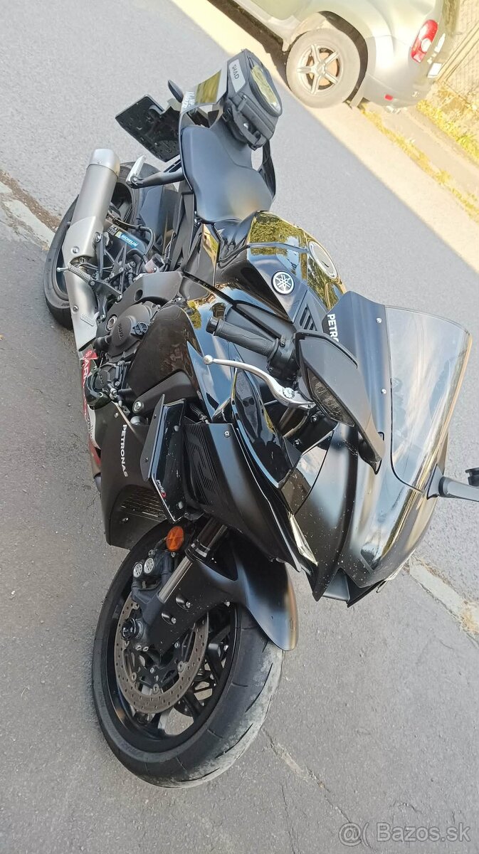 Yamaha R1 - 3