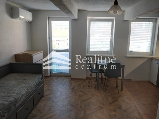 Predám 1 + KK s balkónom - 3