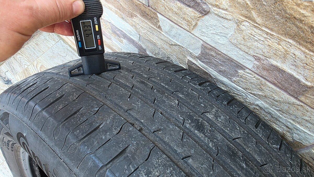Predám 2xletné pneumatiky Continental EcoContact6 205/55 r17 - 3