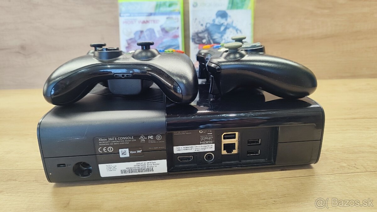 Xbox 360 + 2 wireless ovládače + 2 hry - 3