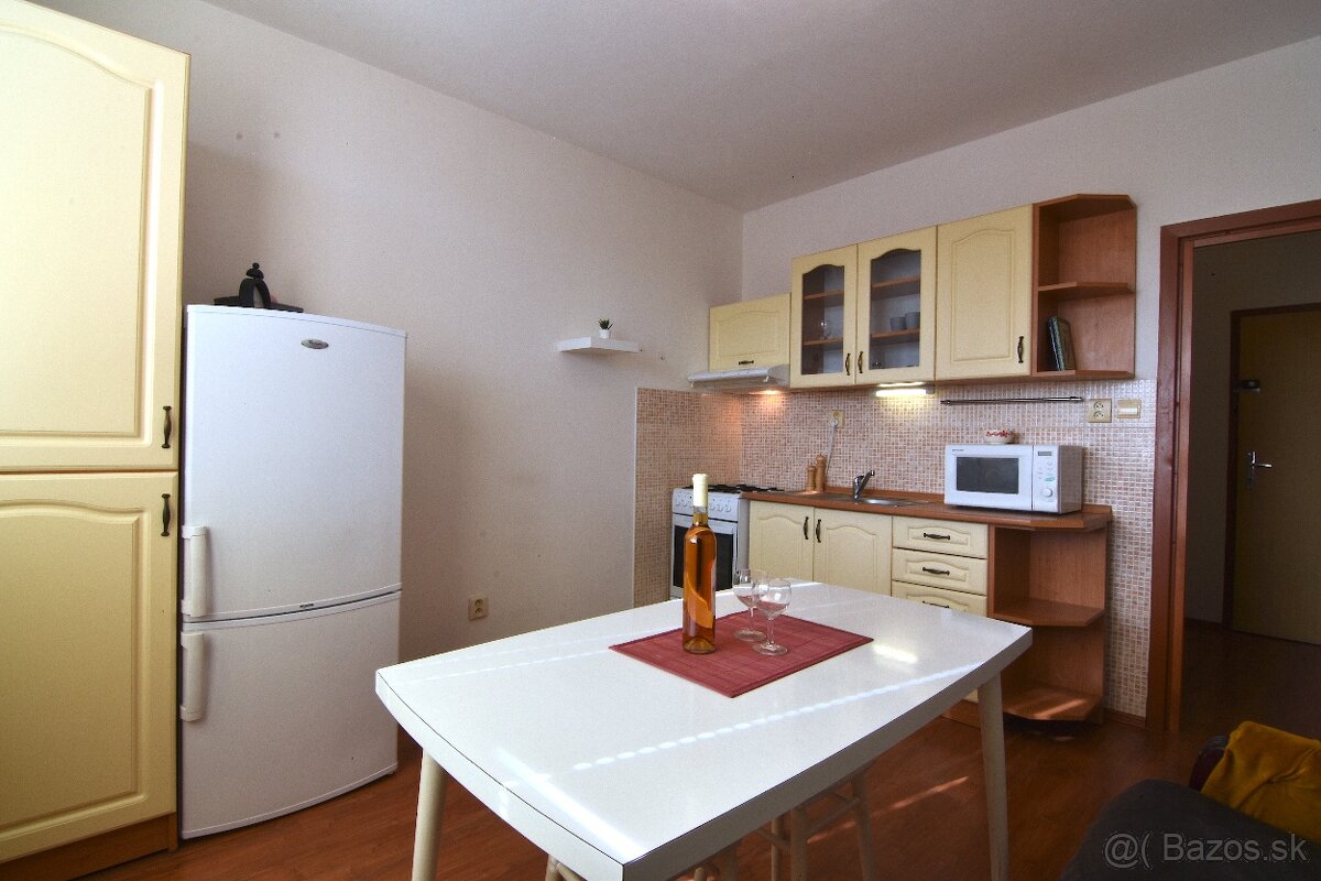 1-izbový byt s balkónom na Klokočine v Nitre - 3