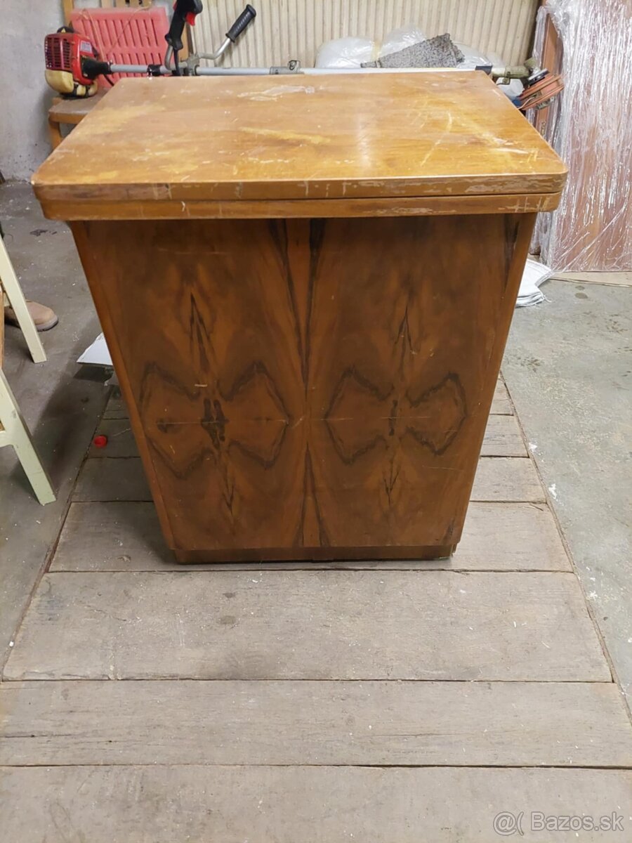 Retro šijací stroj Lada so stolom - 3