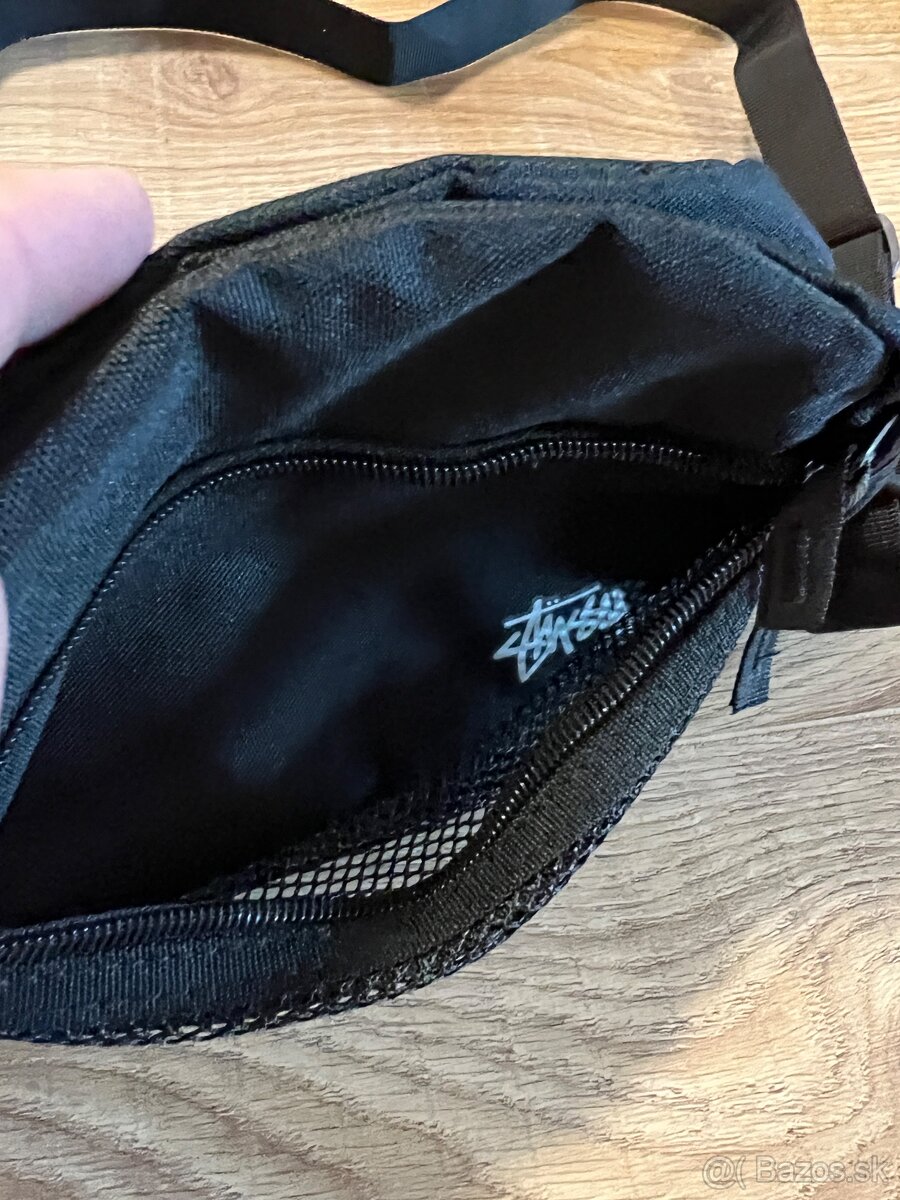 Ladvinka Stussy cierna - 3