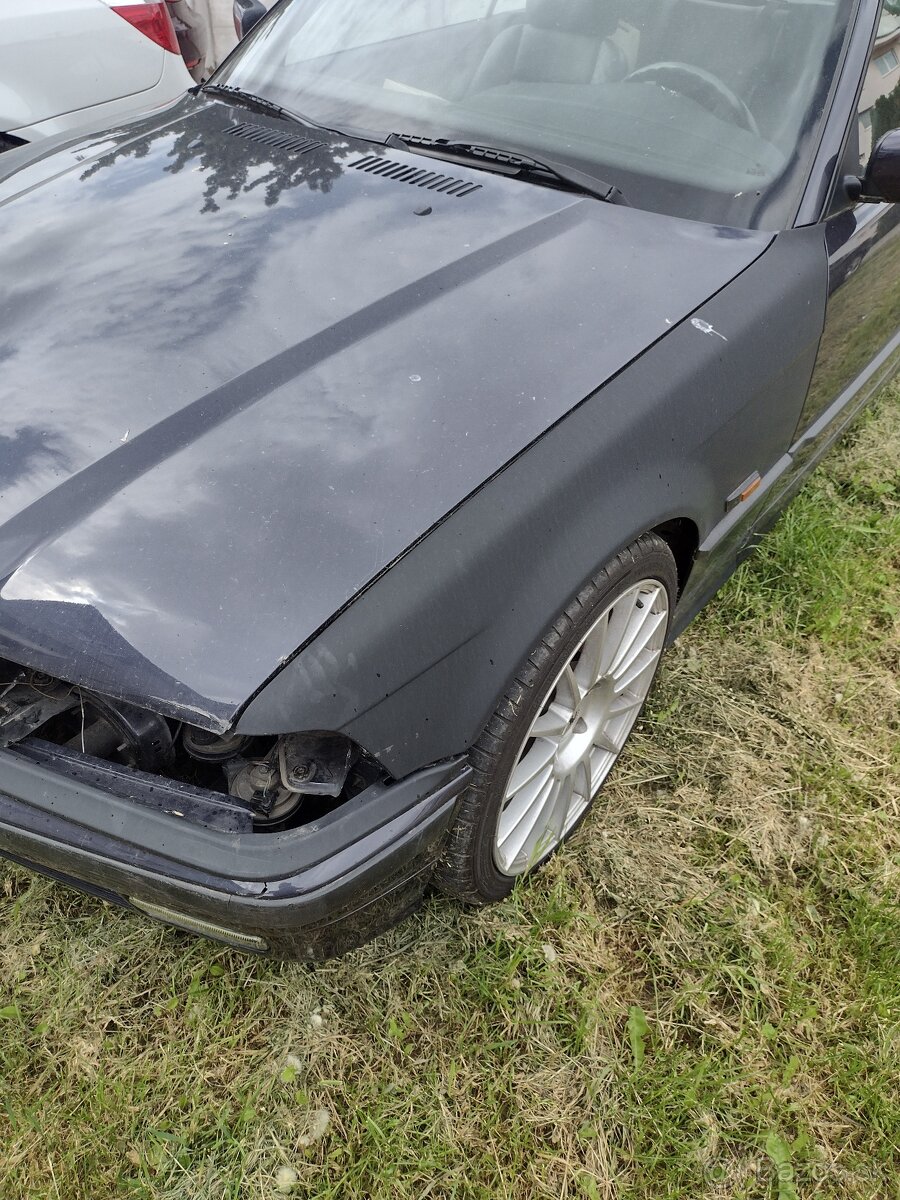 BMW e36 Cabrio 1995 pravý blatník Original - 3