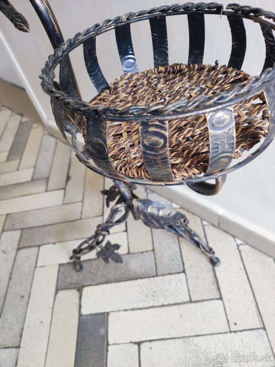 Stôl a stojan na kvety - 3