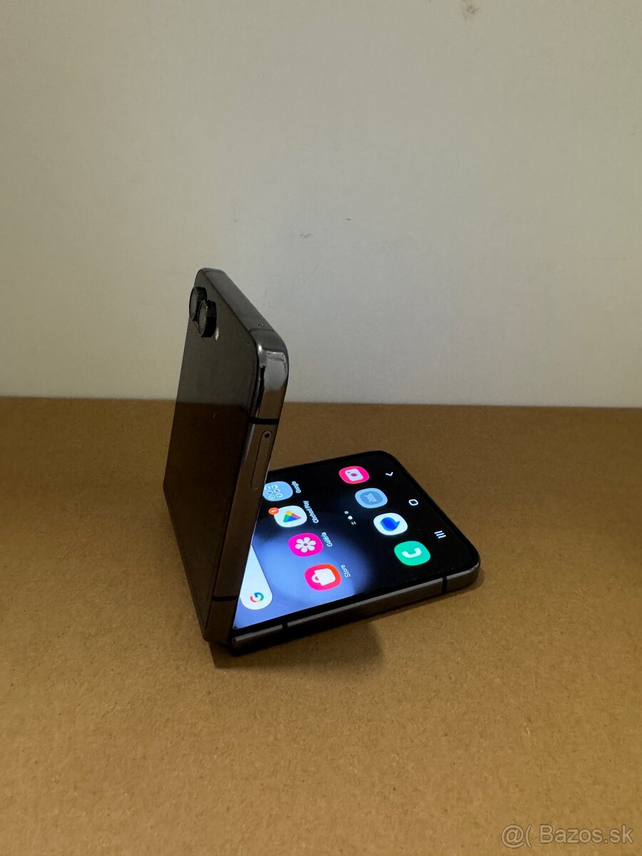 Samsung Galaxy Z Flip 5 – 8GB/256GB – čierny - 3