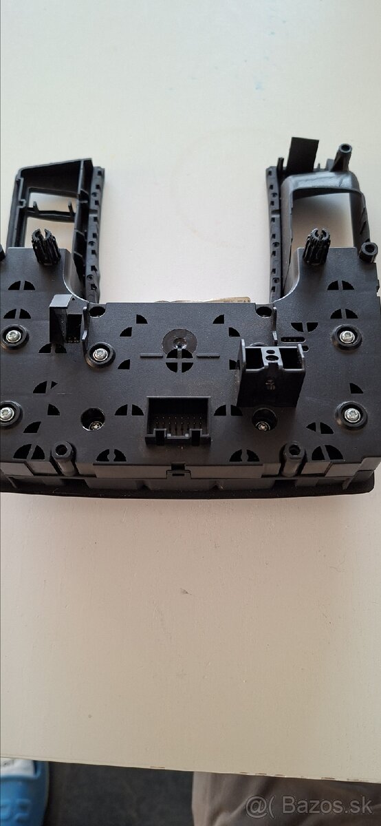 Predám MMI panel Audi A8 D3 - 3