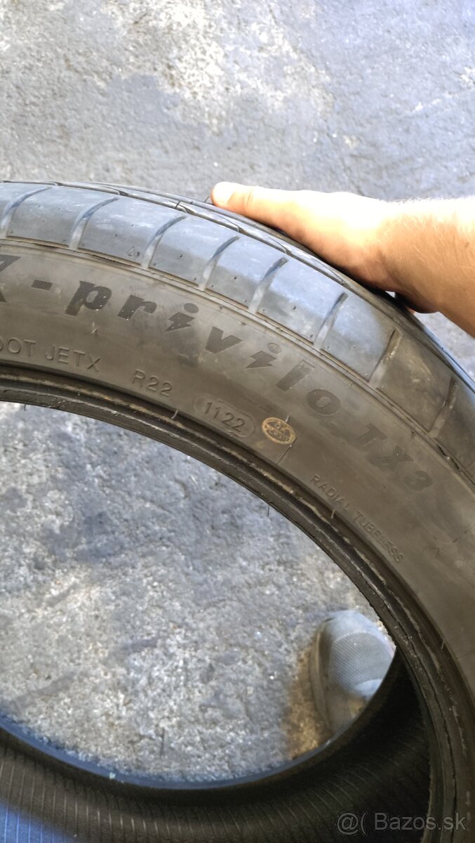 235/45 R19 - 3