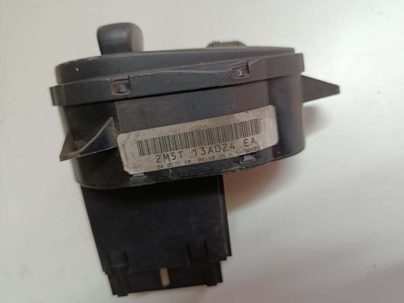 vypinac svetiel Ford focus 2m5t13a024 20€ - 3