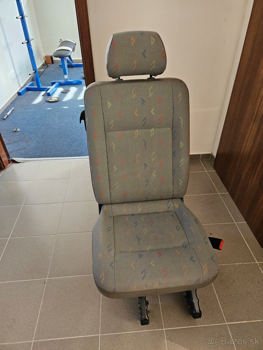 sklápacie sedadlo VW - 3